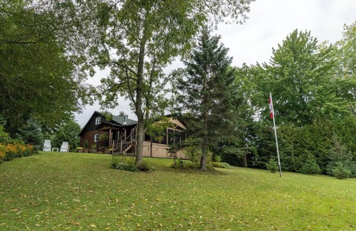 Plantagenet House | La Marina Inn :Peaceful Waterfront Next Door to 6 Acres Waterfront Park w Marina