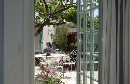 Mandelieu-la-Napoule Beach Apartment | LA NAPOULE Lovely Garden Studio by The Sea facing S/W so plenty of sun