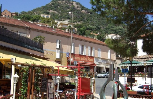 Mandelieu-la-Napoule Beach Apartment | LA NAPOULE Lovely Garden Studio by The Sea facing S/W so plenty of sun