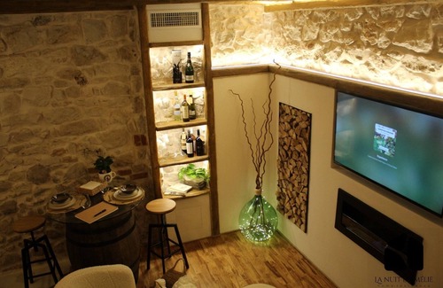 Norma Apartment | La Nuit d'Amélie. a cozy retreat with hot tub.