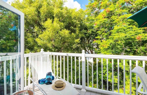Truman Annex Condo | *LA PETITE PENTHOUSE @ THE ANNEX* Elegant Condo & Pool + LAST KEY SERVICES.