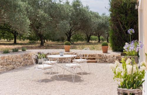 Apt Apartment | La Petite Ruche, 1 bedroom Gite in the Luberon