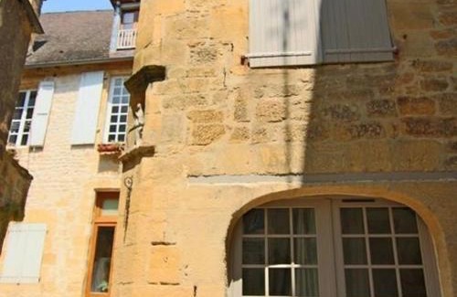 Sarlat-la-Caneda Historic Center Apartment | La Petite Salamandre
