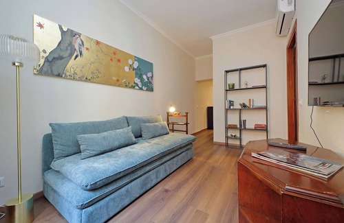 Tiberio House | La Petite Urbana Apartment
