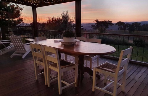 Newbridge House | La Pinata Farm Stay Barn Style Cabin
