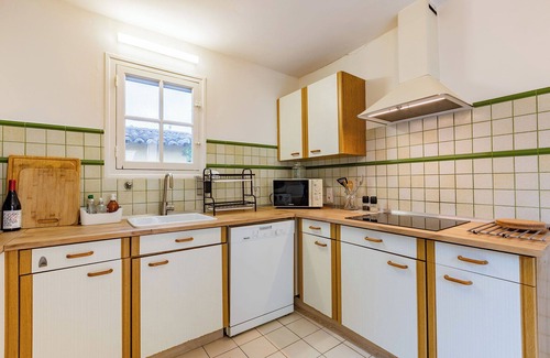 Beziers House | La Pinède: Character house in the vineyards