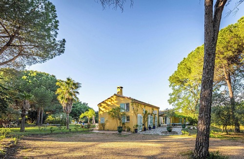 Beziers House | La Pinède: Character house in the vineyards