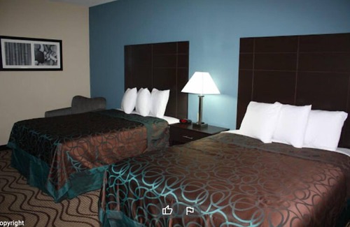 Freer Hotel | La Plaza Inn & Suites