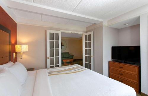 Southpoint Hotel | La Quinta by Wyndham Jacksonville Butler Blvd