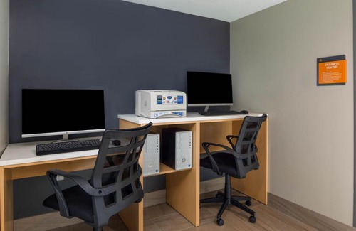 Perry Hotel | La Quinta by Wyndham Perry