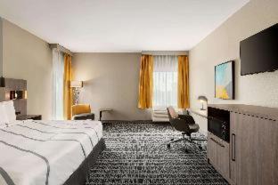 Richmond Hotel | La Quinta by Wyndham Richmond-Sugarland