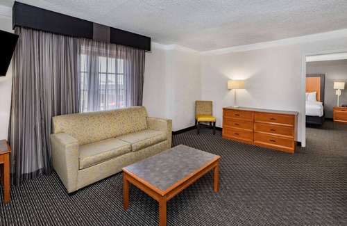 Western Division Hotel | La Quinta Inn by Wyndham Laredo I-35