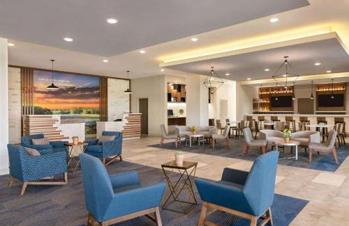 College Station Hotel | La Quinta Inn & Suites by Wyndham College Station North