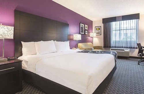 Plantation Hotel | La Quinta Inn & Suites by Wyndham Plantation at SW 6th St