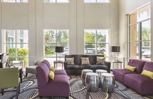 Plantation Hotel | La Quinta Inn & Suites by Wyndham Plantation at SW 6th St