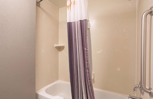 Plantation Hotel | La Quinta Inn & Suites by Wyndham Plantation at SW 6th St