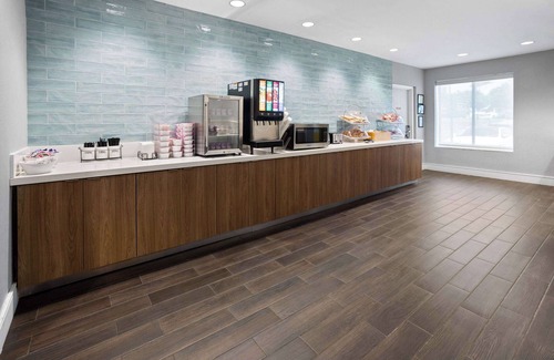 East Point Hotel | La Quinta Inn & Suites by Wyndham Atlanta Airport North