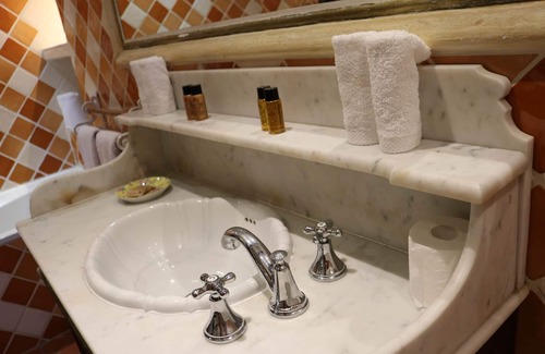 Vence Hotel | LA Roseraie Ouvert Toute L Annee Avec Petit Dejeuner