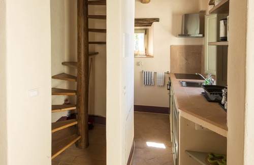 Castellina in Chianti House | La Torre Beautiful 1BR Love Nest In a Restored Farm. Pool, spa private terrace