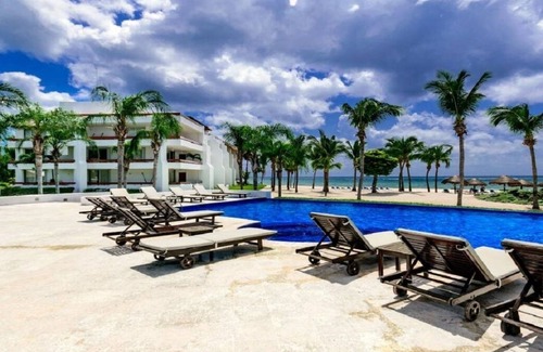 Costa Maya Condo | La Tortuga del Mar 5230 Beachfront 1 BR; breathtaking views of the Caribbean!