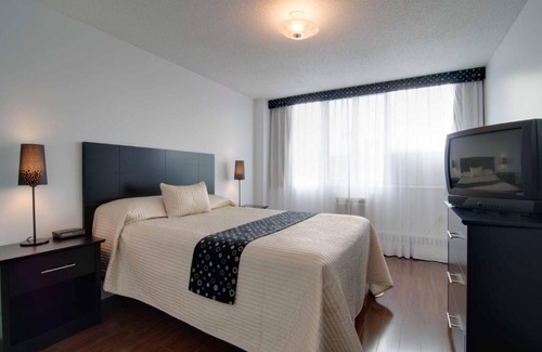 Shaughnessy Village Hotel | La Tour Belvédѐre