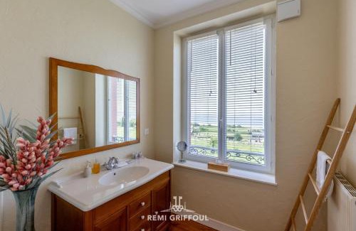 Honfleur House | La Tour de l’Estuaire Sea View & Shared Garden 6 guests