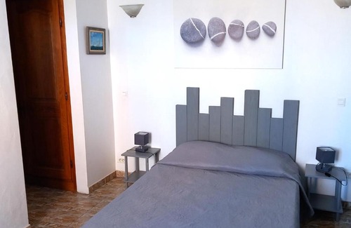 Giens Apartment | La Tour Fondue Appartement vue mer Grand T2 face a Porquerolles Drap serviette non fournis
