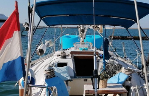 Municipio 3 Boat Rental | La tua stanza a vela sul mare