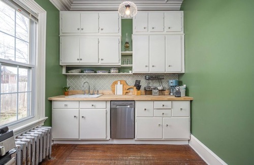 Warwick House | La Victoria 5-bedroom estate in the heart of Warwick, an Hour away from NYC