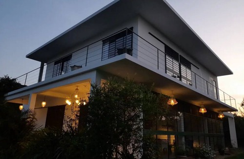 Bommayapalayam Villa | La Vie en Rose with Private Pool