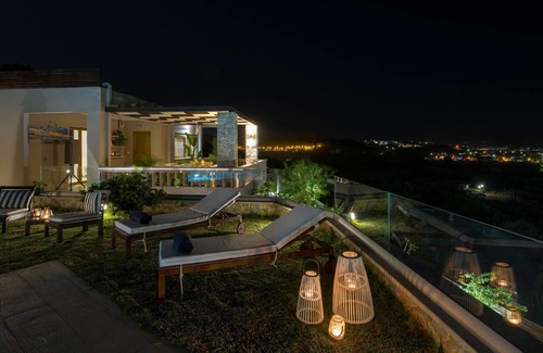 Kolymbari Villa | LADY DAFNI DELUXE VILLA WITH PRIVATED HEATED POOL