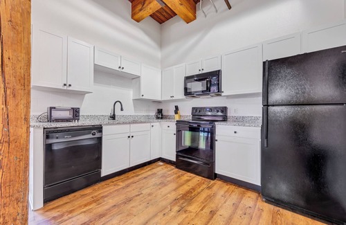 Lafayette Square Apartment | Lafayette 421 I Spacious and Cozy 1Bd/1Bd
