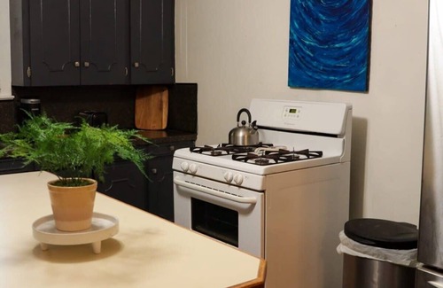Freetown - Port Rico House | Lafayette Hideaway Private Room with Kitchen & Parking
