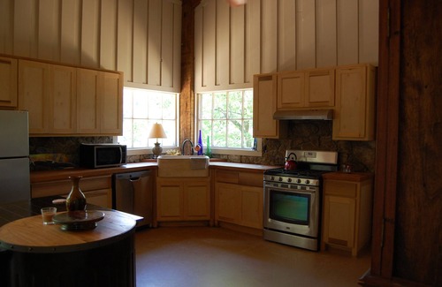 Fort Payne Cabin | Lagniappe Lodge -18 acres of amazing views and 2 waterfalls, with Internet!