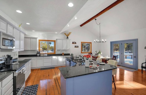 Donnelly House | Lago Vista in Donnelly: Spacious Retreat on Lake Cascade | 4 Miles to Tamarack | Room for Toys