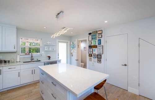 Key Largo Villa | Lagoon Escape with Golf Cart & Paddle Board