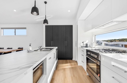 Nangkita House | Lagoon Views, a modern waterfront masterpiece