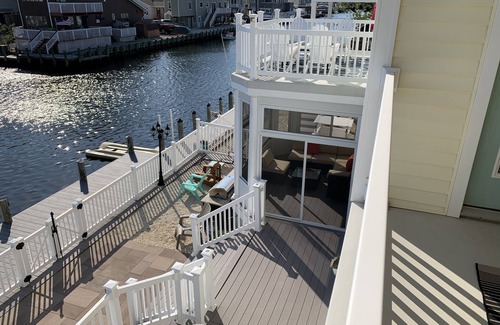 Beach Haven West House | Lagoon Waterfront Family Getaway !