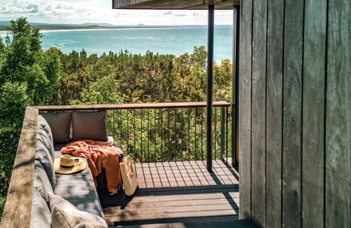 Noosa Heads House | Laguna Bay Vista - Amazing Views Over the Prestigious Laguna Bay