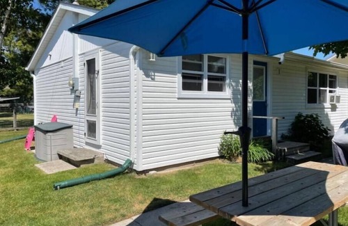 Southampton Cottage | Laird Hideaways Unit 1 - Centrally located on a quiet laneway in Southampton