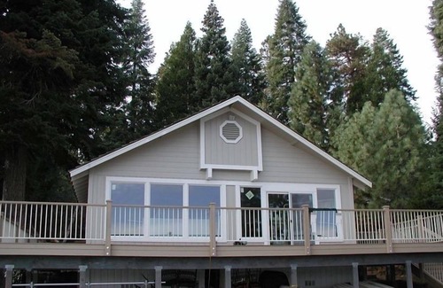 Lake Almanor Country Club House | Lake Almanor Country Club Lakefront 1/2 Block to Rec #1