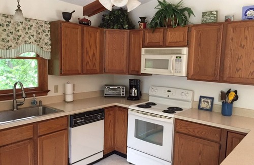 Bumpass House | Lake Anna Waterfront 3 full baths sleeps 10