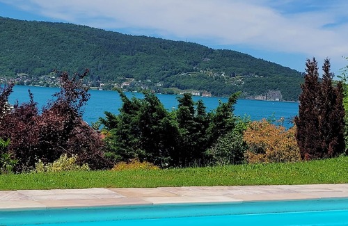 Veyrier-du-Lac Villa | Lake Annecy magnificent new villa standing in front of the lake with stunning vi