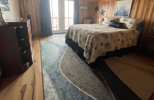 Isle La Motte House | Lake Champlain Beach House with kayaks!