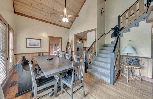 Hiawassee House | LAKE CHATUGE, Your own private resort, 9 Bdrm, Pickleball, Pool, Boat Rental