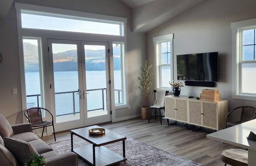 Manson House | Lake Chelan view home 1-bedroom in Manson with AC