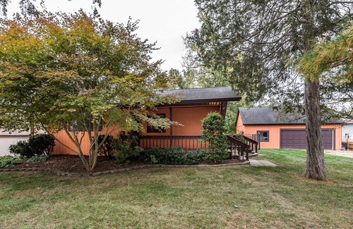 Howell Cottage | Lake Chemung Cottage near Crystal Gardens