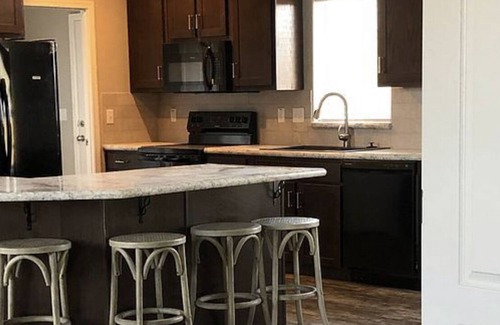 Scipio House | Lake close room to relax 😎bring horses . Trailer, & sxs parking off of main st.