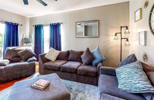 Montgomery House | Lake Conroe waterfront gem - boat launch, lake-view screened porch, dog-friendly