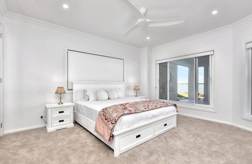 Coal Point House | Lake Dream Luxury Absolute Lakefront Escape